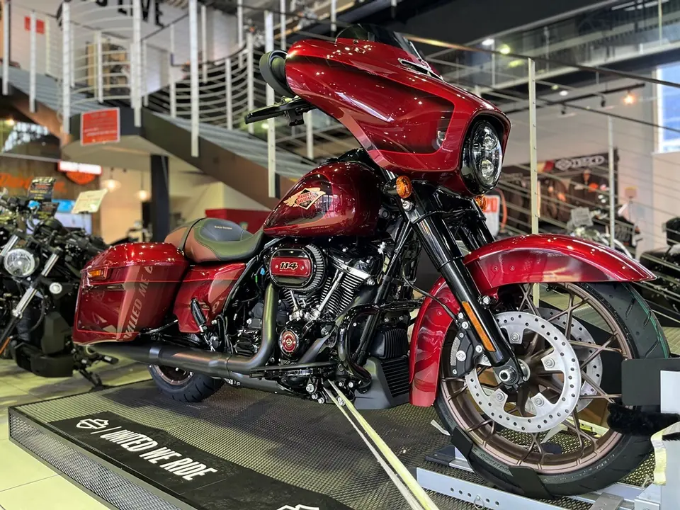 Harley-Davidson Street Glide Special 120th Anniversary FLHXS