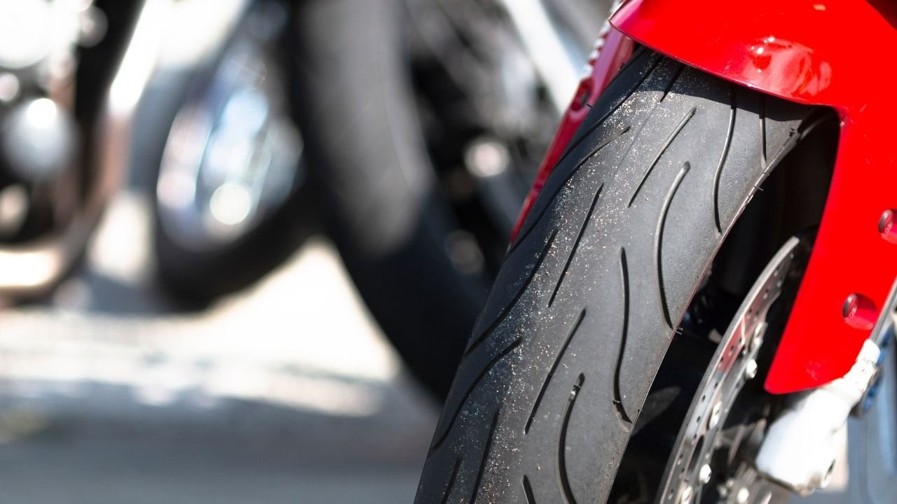 Troca e regulagem de corrente de moto